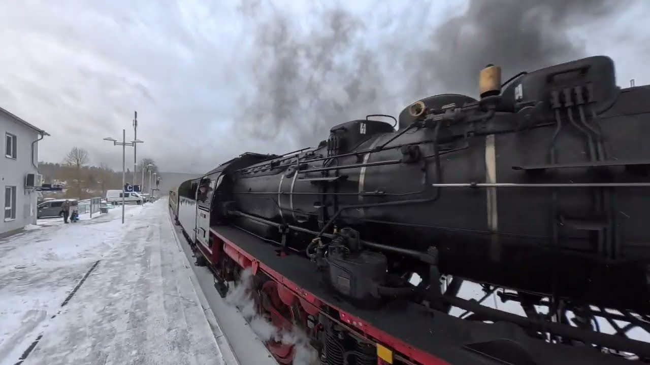 Winterrundfahrt der Dampflok 50 3501 von Meiningen nach Weimar, Bahnhof Suhl.