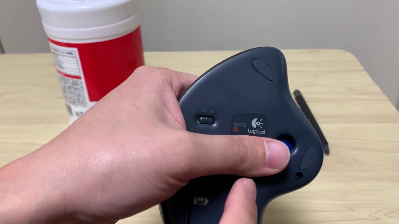 ロジクールトラックボールマウスm570 ボールの滑りが悪くなったらボールを外してクリーニングするといいですよ という話です Youtube