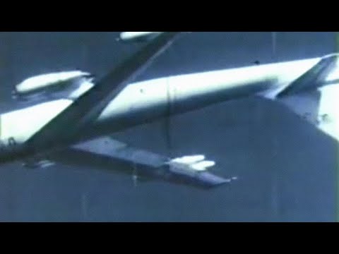 この巨大な飛行機は逆さまに飛んで原子爆弾を投げました-B-47Stratojet Idiot&rsquo;s Loop
