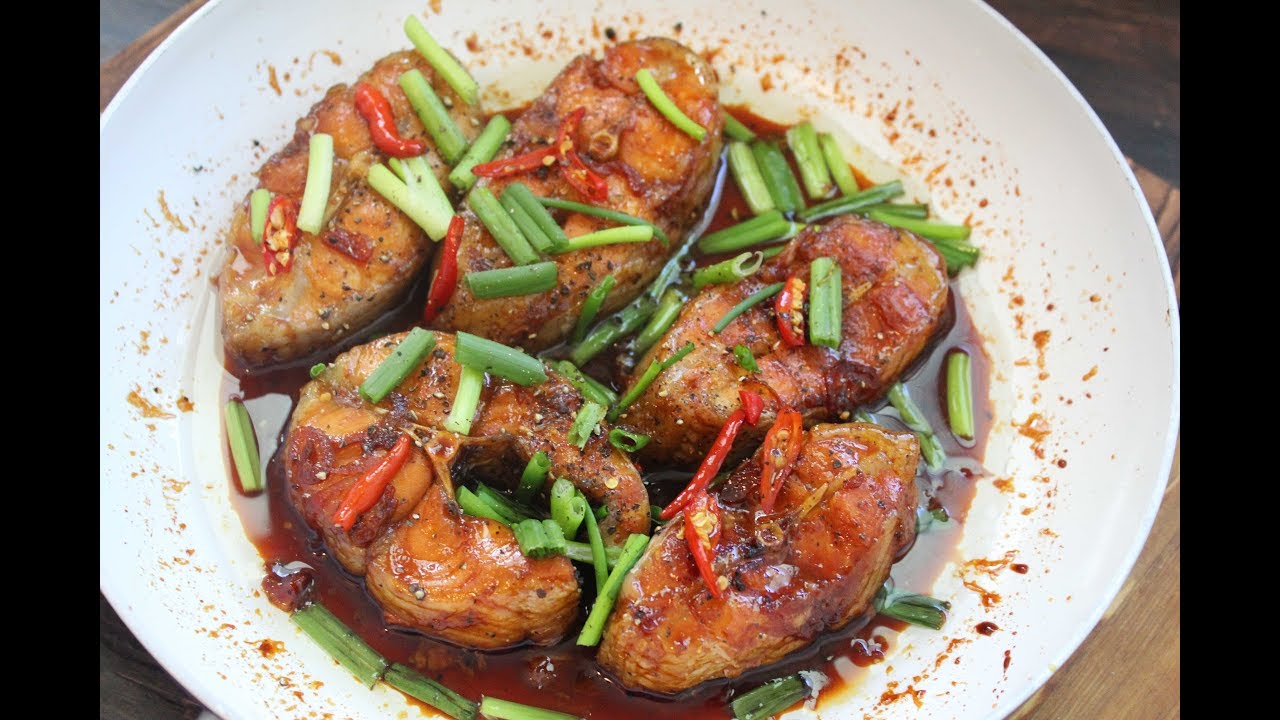 Cá Kho - Vietnamese Fish Braised in Caramel Sauce - youtube