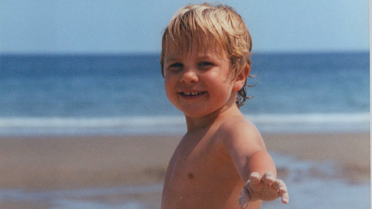 在 YouTube 上观看 Zane Christopher - Young (Official Music Video) 在 YouTube 上观看 Zane Christopher - Young (Official Music Video)