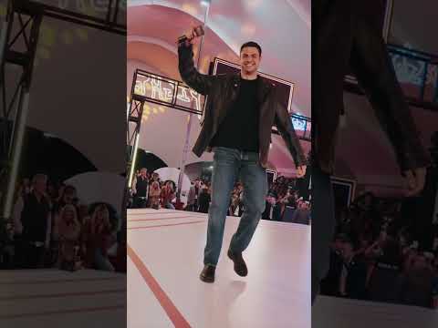 Noah steps up onto stage