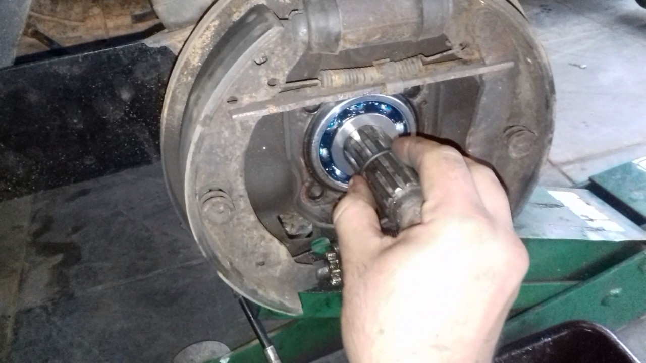 Troca do retentor da roda traseira do Fusca,Brasília,Variant,etc...