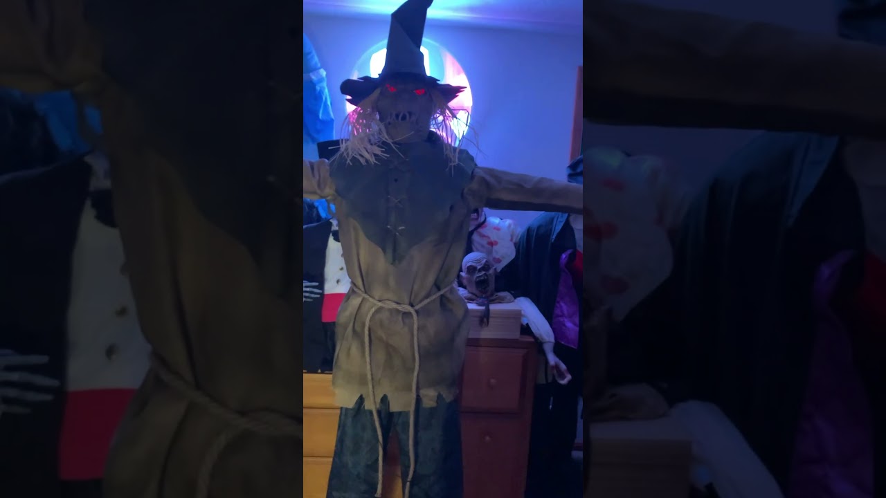 LOOMING STRAWMAN ANIMATRONIC #halloween #scary #shorts