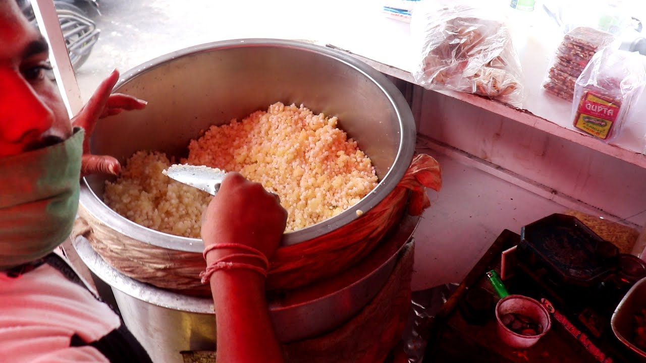 Man Selling Farali Meal On Cart In Indore | Sabudana Khichdi Making | Indian Street Food | Street Food Fantasy