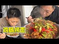 胖龙超会做饭，中午做“鸡肠捞面”，看着就好吃【胖龙的小生活】