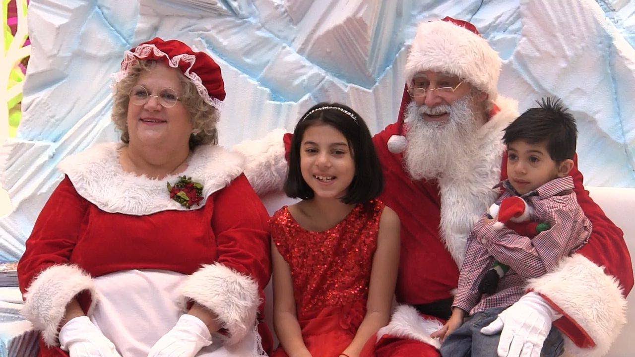 Kids with autism meet Santa free from distractions - YouTube