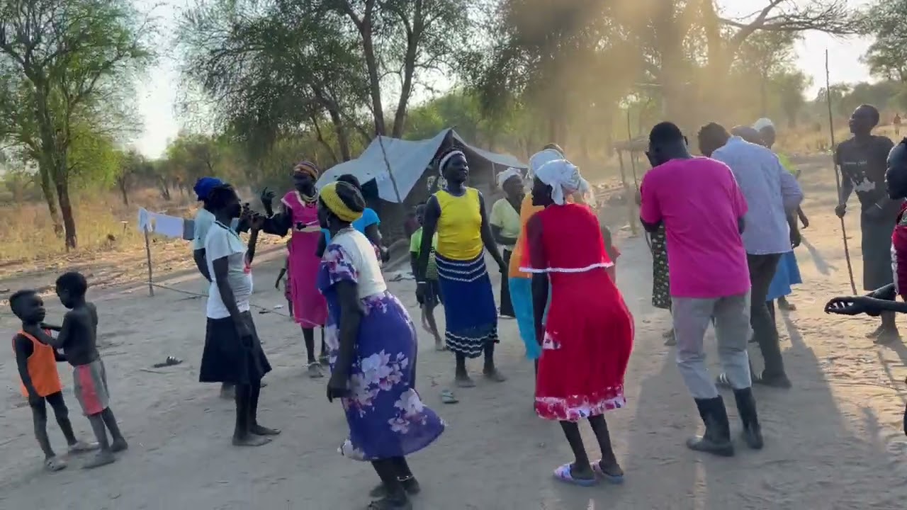 Nyon:  Celebration dance in Yeinaji, Maban