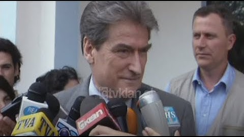Sali Berisha thyen heshtjen, aleanca “Bashkimi për fitore” vazhdon të funksionojë (5 Gusht 2002)