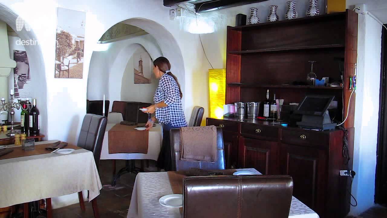 O Leao De Porches Restaurant Restaurants Algarve Youtube