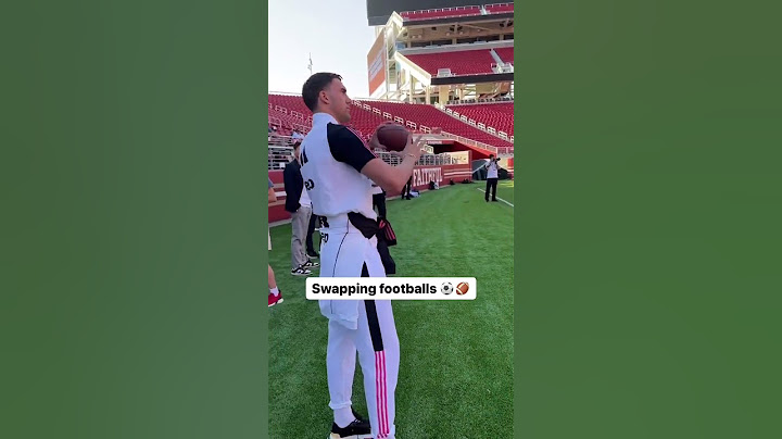Weston McKennie teaching Dušan Vlahović how it’s done!