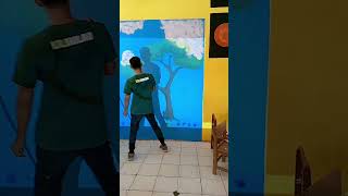 menggambar dinding kelas