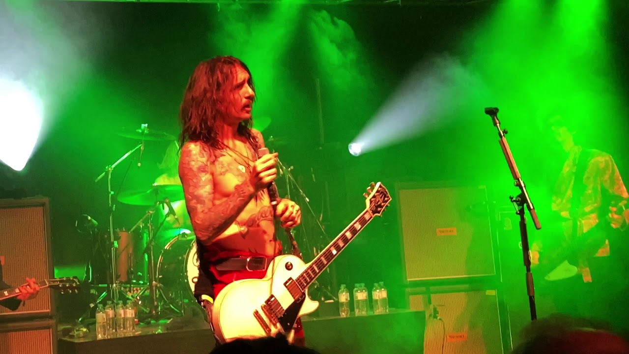 The Darkness live Street Spirit (Fade Out) and While My Guitar Gently Weeps.