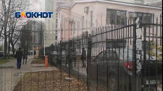Военные и полиция встречают у суда срочника, расстрелявшего сослуживцев в Воронеже