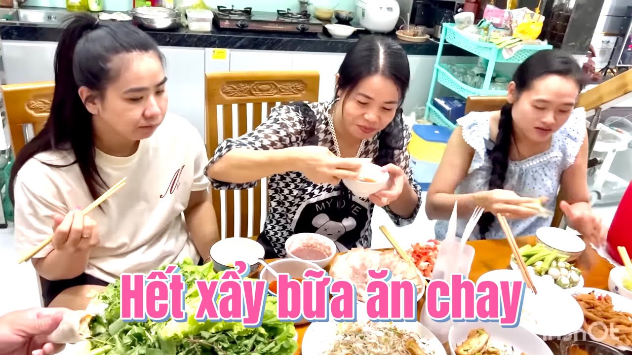 Lâu lâu cả nhà họp mặt nấu ăn một bữa, em dâu thèm gỏi cuốn 🦐 🥩 