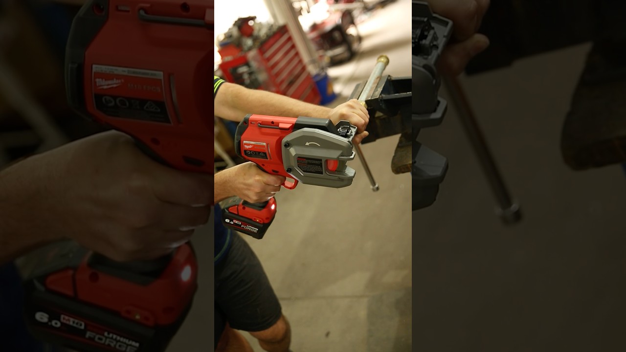 Первый взгляд 👀 НОВИНКА! Труборез Milwaukee M18 для топливных труб (M18FPCS0)