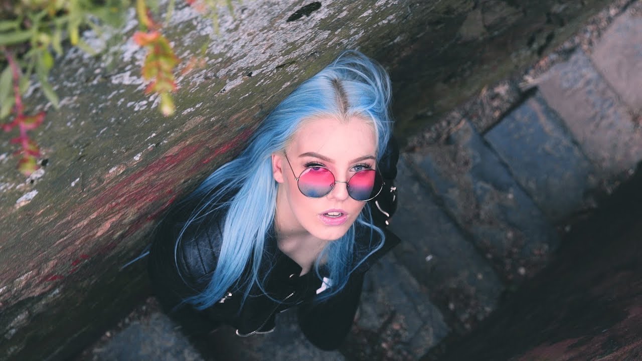 DESPACITO (COVER BY TUULI) / FINNISH GIRL SINGING IN SPANISH!