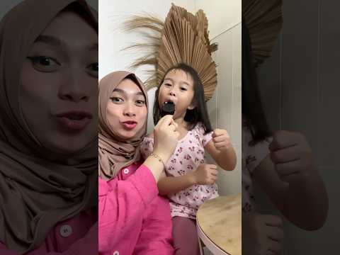 Her reaction is so cute 🥰🤏🏻