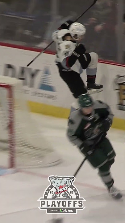 Here's Carter Hart of the WHL's Everett Silvertips in his Vaughn Velocity  V6 setup.