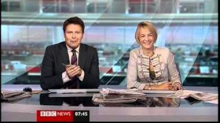 Louise Minchin drops her pen (BBC News, 22.8.10)