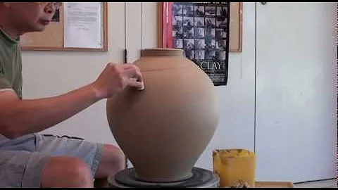 71. Throwing / Making a Section Pot / Vase with Hs...