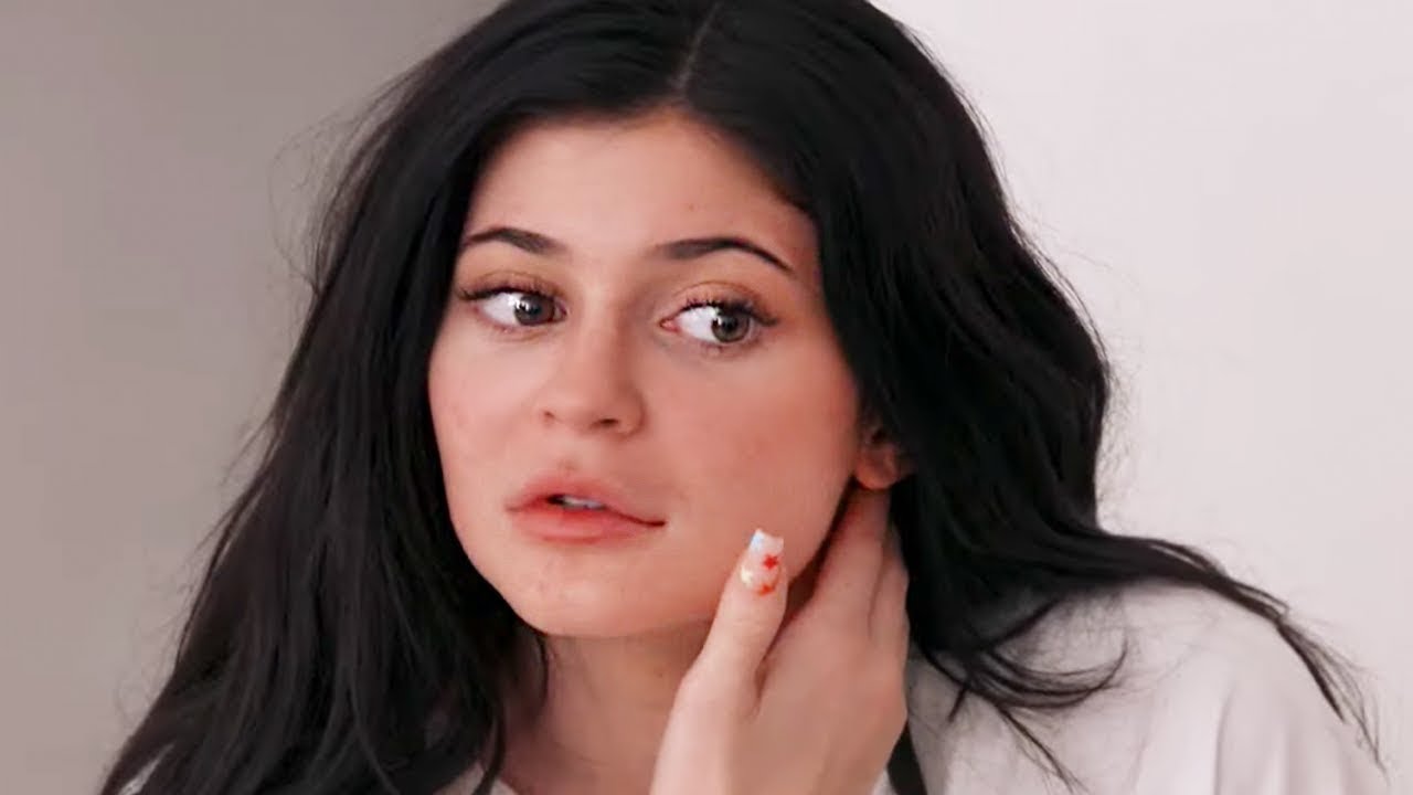 Kylie Jenner Awkwardly Dances For Kim Kardashian 40th Birthday