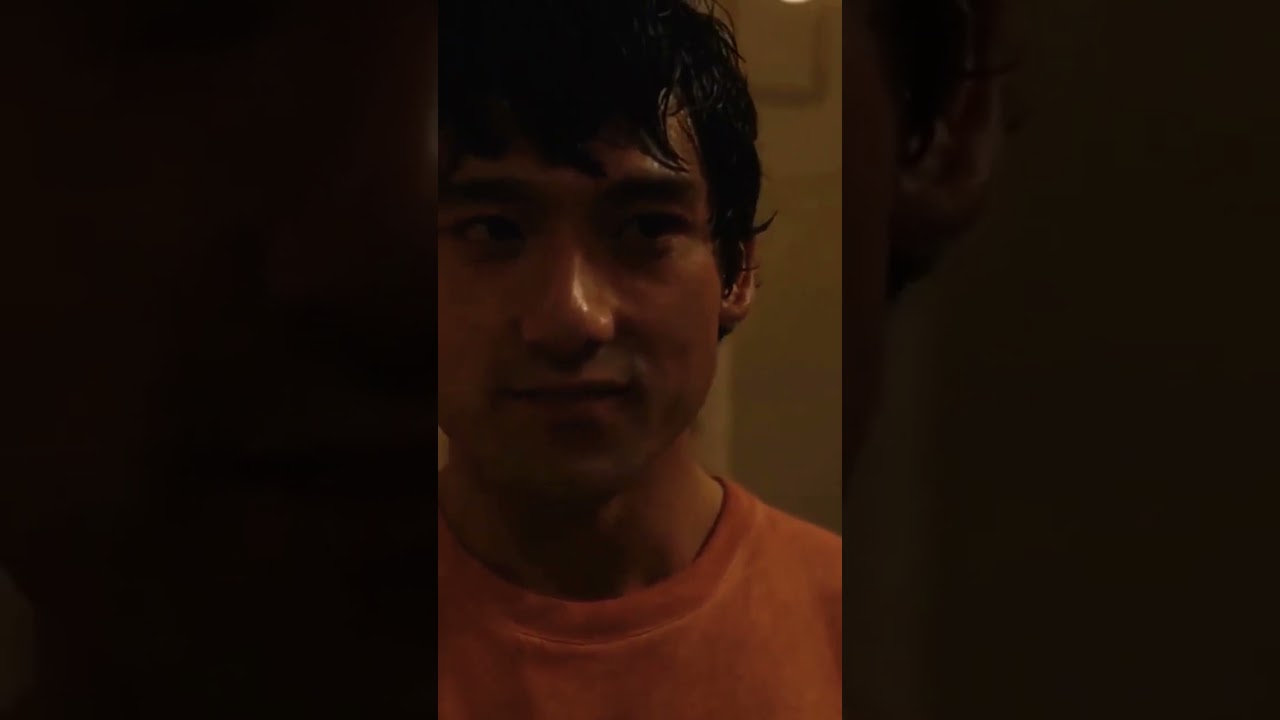 The white Lotus kissing scenes Lucia and Cameron ( Theo James and Beatrice Granno)