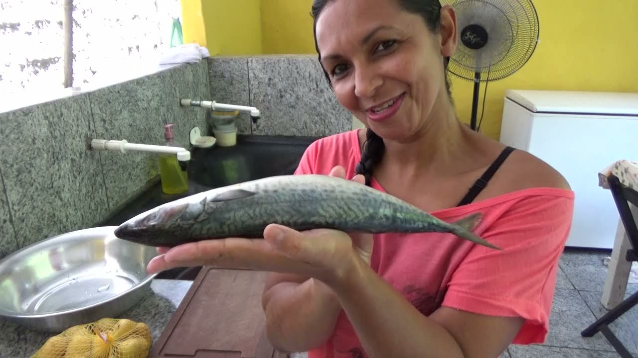 GASTANDO POUCO E SE ALIMENTANDO BEM. O CARDÁPIO DE HOJE VAI SER PEIXE CAVALINHA
