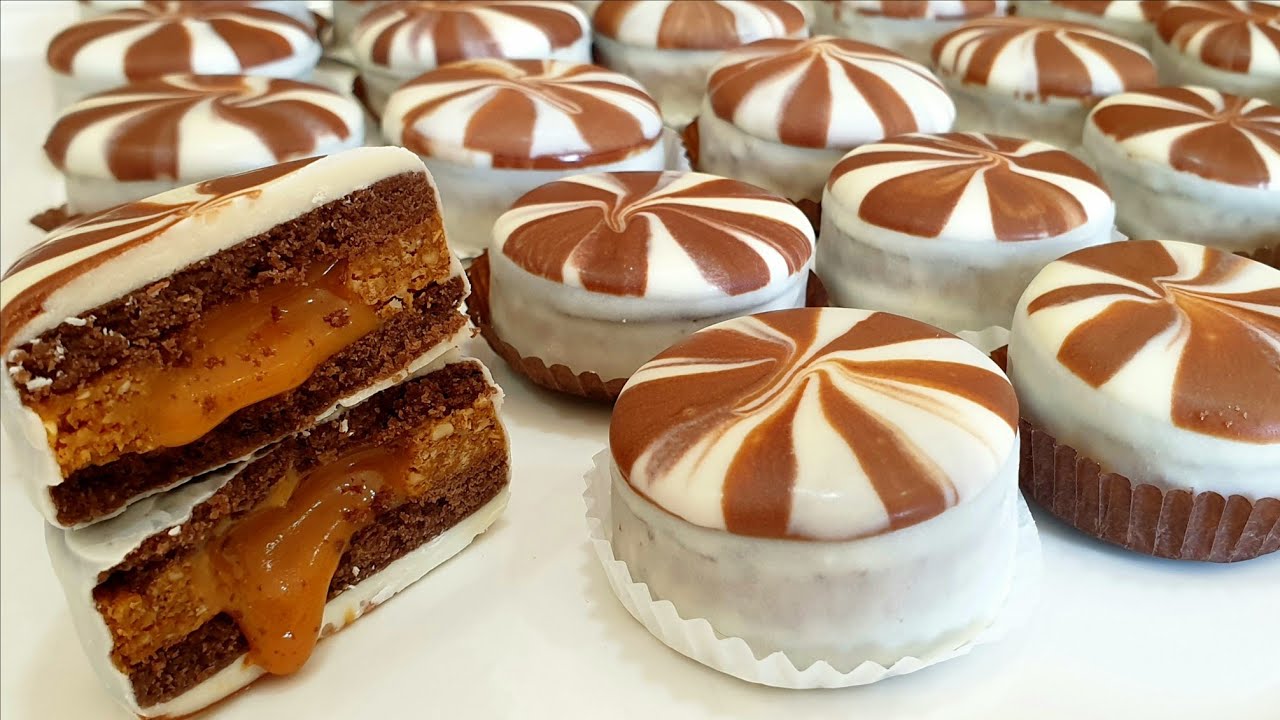 من اروع الحلويات😍وجديها للعيد سهلة جدا بمكونات بسيطة وفالمتناول👌غير بنص رابعة زبدة وكتخرج كمية كبيرة