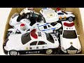 パトカーのミニカーをチェック！色んなボタンを押してサウンドを聴いてみた。坂道も走行です！