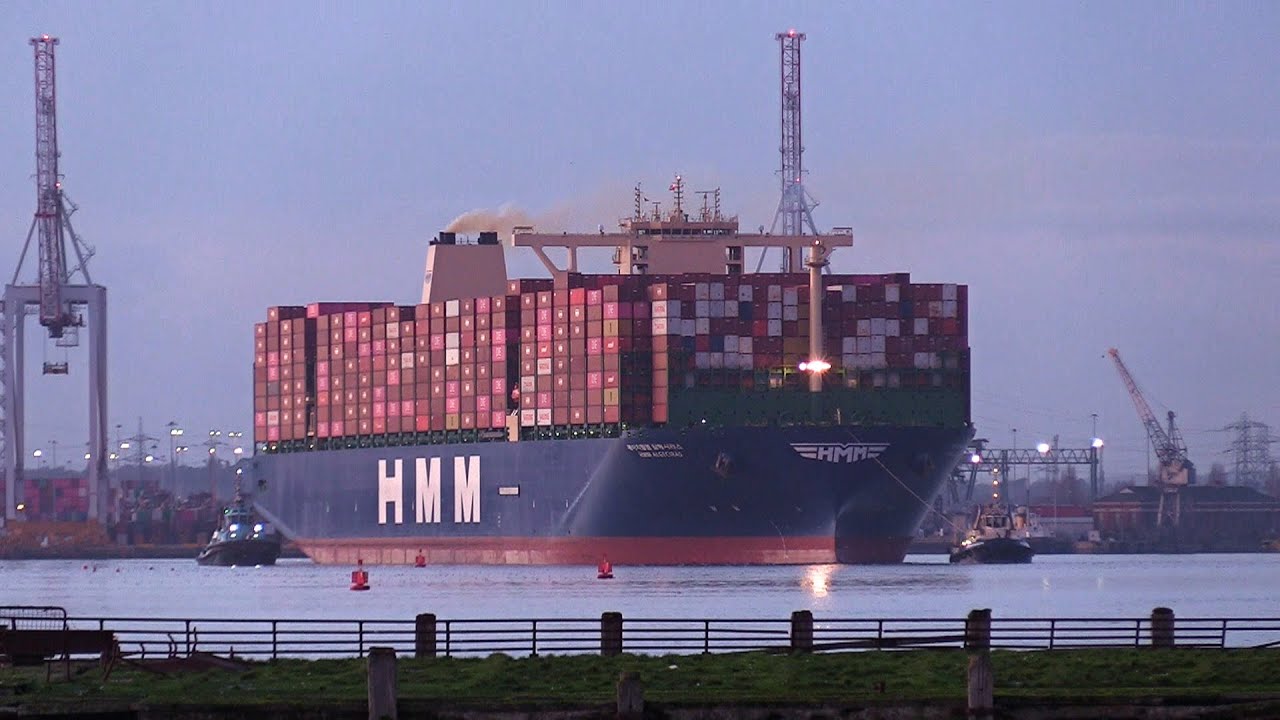 HMM ALGECIRAS DEPARTURE FROM SOUTHAMPTON FOR SINGAPORE ON 13/12/25