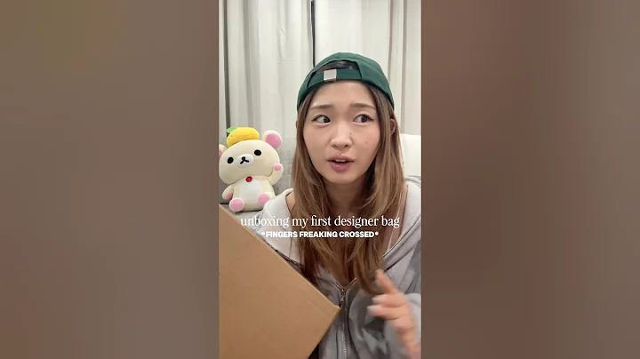 unboxing my first ever designer bag *i hope*🥹 #prada #therealreal #designerbag #fallpurse