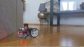 Maqueen Robot approachs obstacles and turns into different direction (BBC micro:bit)