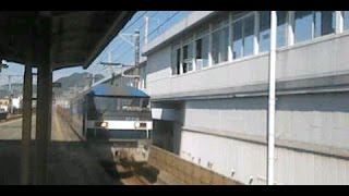 EF210-302牽引貨物列車　三原駅通過