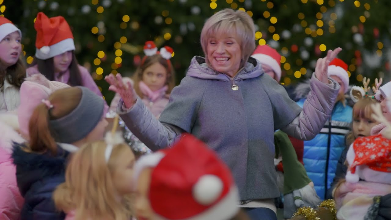 Božiček prihaja - Romana Krajnčan in tržiški zborček Podružnične šole ...