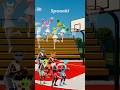 スプランキーが外でバスケしてるよ〜！🏀☀️💨