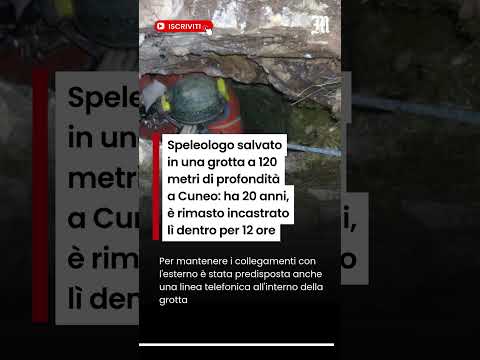 Video Speleologo salvato in una grotta a 120 metri di profondità a Cuneo, è rimasto incastrato per 12 ore