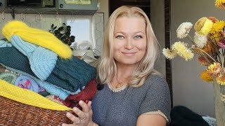 картинка: Много шапок не бывает. Связала - ношу!!!