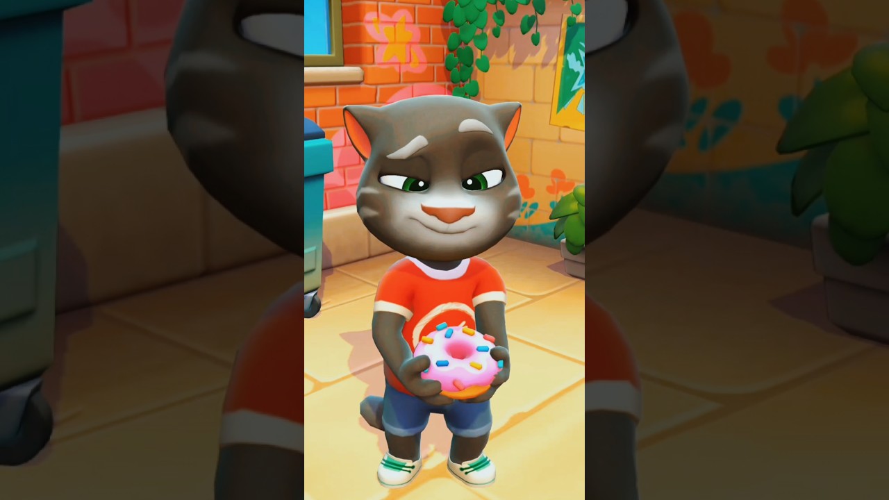 My talking Tom cat eating food 🍭😋 