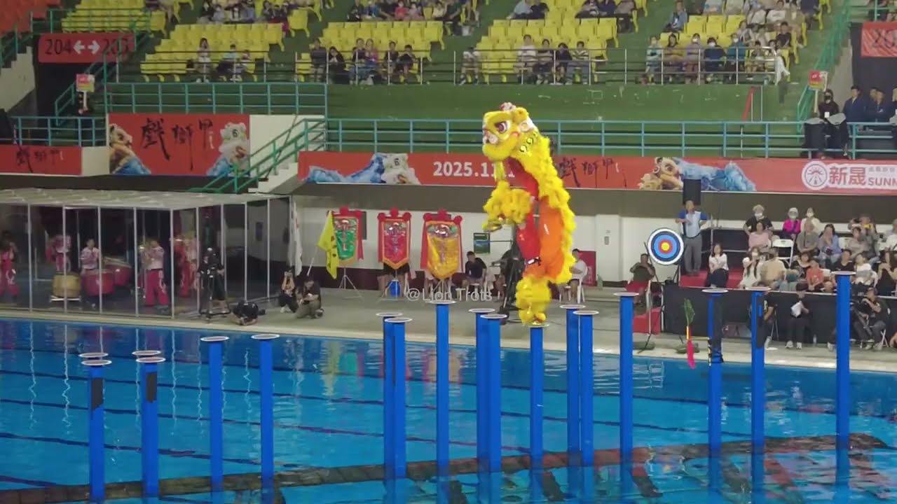[4K] 🇸🇬艺威体育会 高雄戲獅甲 水上跳 Yi Wei at Kaohsiung int'l Above Water Lion Dance Comp 2025