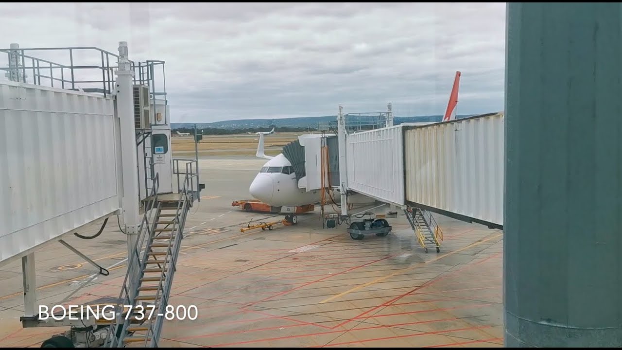 QANTAS 737-800 Economy Class Review, from Perth to Hobart QF1002