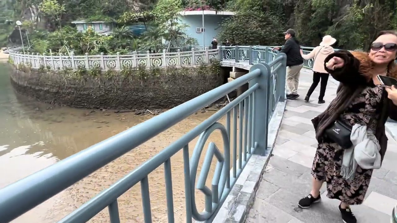 Đại gia đình & Cha Hoàng đi Vịnh Hạ long 16/12/25 P1