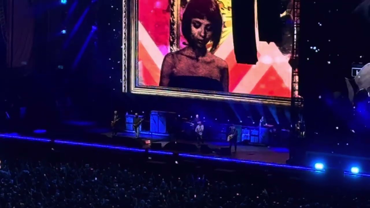 Oasis - Wonderwall live at MetLife Stadium 