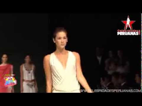 Alexandra Liao Tipacti en Desfile Inagural Etnika Moda Mujer
