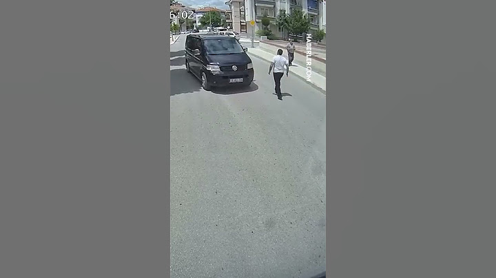 Çorum'da bir otobüs şoförü, el freni çekilmediği için kendi kendine hareket eden aracı durdurdu