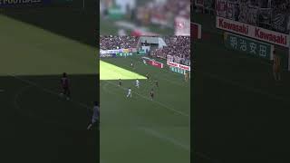 Katsuhiro Nakayama sent a pass from a beautiful touch on the ball