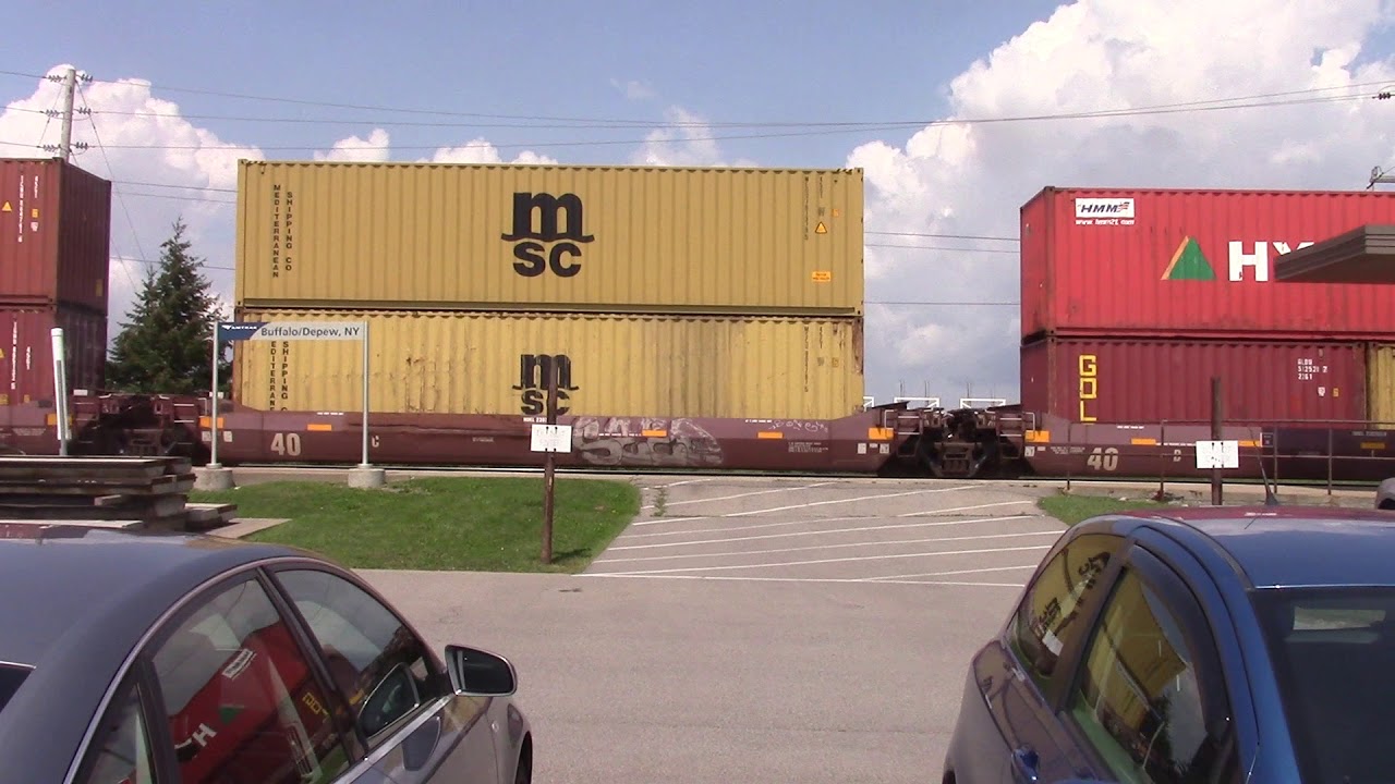 CSX intermodal stack train in Depew, NY. - YouTube