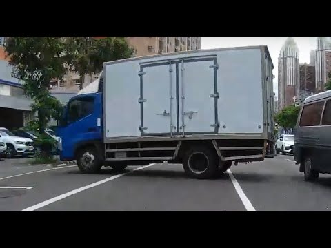 再不拉手剎車啊！