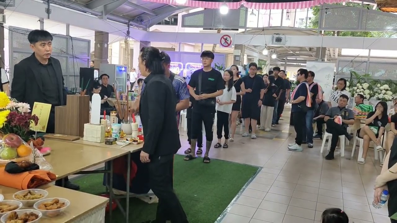 新加坡騰義體育會 副領隊 許伊丹 先生 仙遊 - 本會出  2只大標 2只大旗 护送兄弟最后一程 