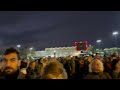 Okupljanje Novosađana kod železničke stanice